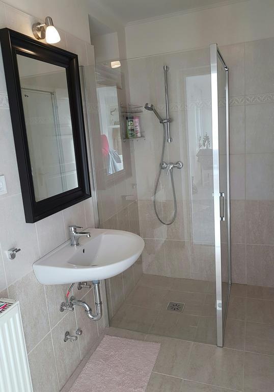 Zsigmond Vendeghaz Apartment วิลานี ภายนอก รูปภาพ