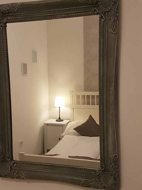 Zsigmond Vendeghaz Apartment วิลานี ภายนอก รูปภาพ