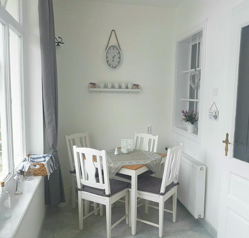 Zsigmond Vendeghaz Apartment วิลานี ภายนอก รูปภาพ